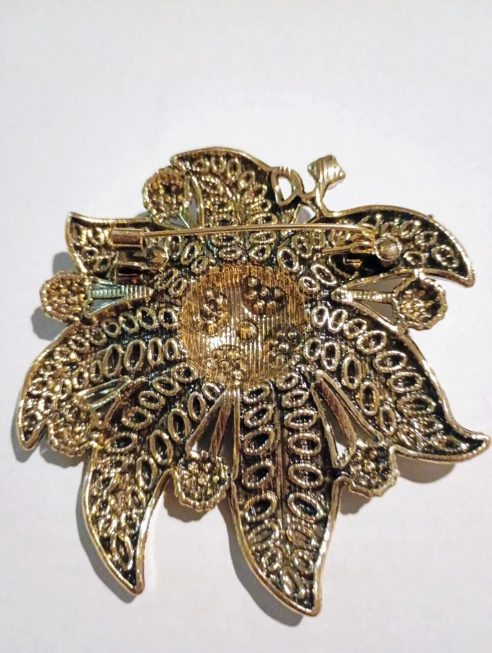 New Vintage-Inspired Floral Brooch with Turquoise and Fuchsia Accents